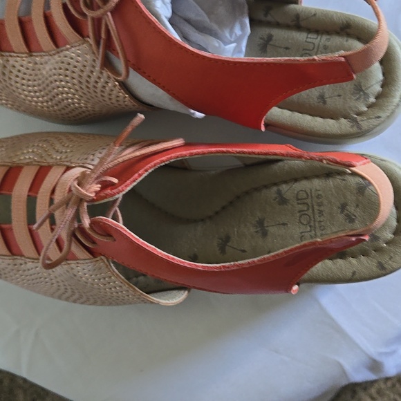 Shoes - Picture 7 of 8